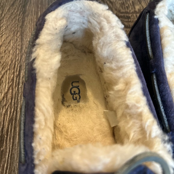 UGG Australia Dakota Moccasins - Picture 9 of 9